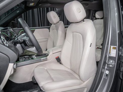 New 2026 Mercedes-Benz GLB 250 250 SUV image 11