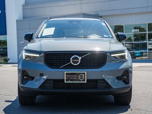 Certified 2023 Volvo XC40 B5 Plus w/ Climate Package AWD/4WD image 2