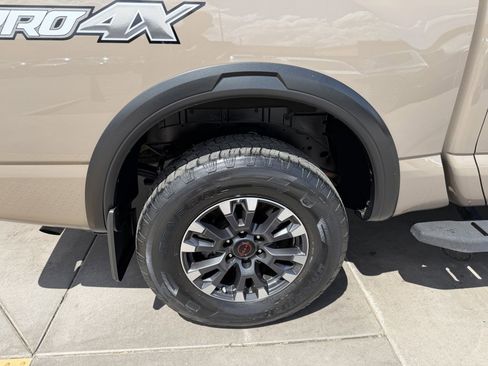 Used 2023 Nissan Titan PRO-4X w/ Pro-4x Convenience Package AWD/4WD image 15