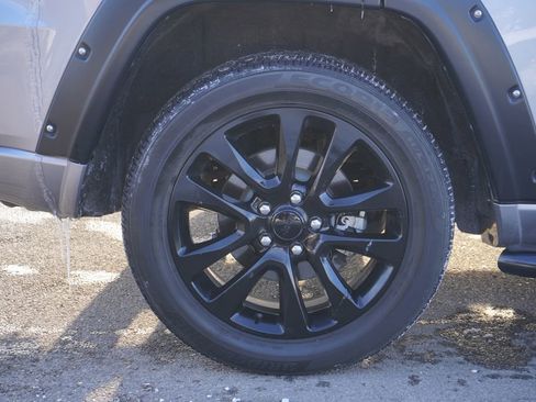 Used 2017 Jeep Grand Cherokee Altitude image 12