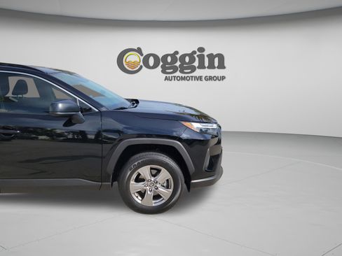 Certified 2025 Toyota RAV4 LE AWD/4WD image 31