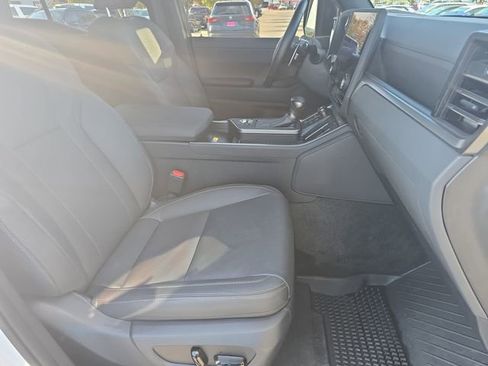 Used 2024 Lexus GX 550 image 10