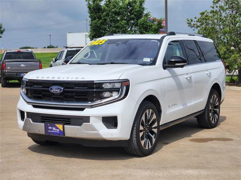Certified 2025 Ford Expedition Platinum w/ Driver's Package AWD/4WD image 4