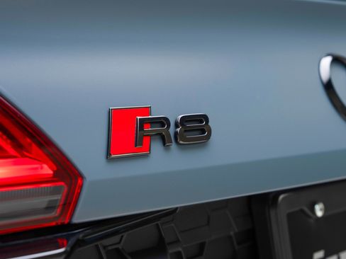 Used 2022 Audi R8 V10 w/ Premium Package RWD image 54