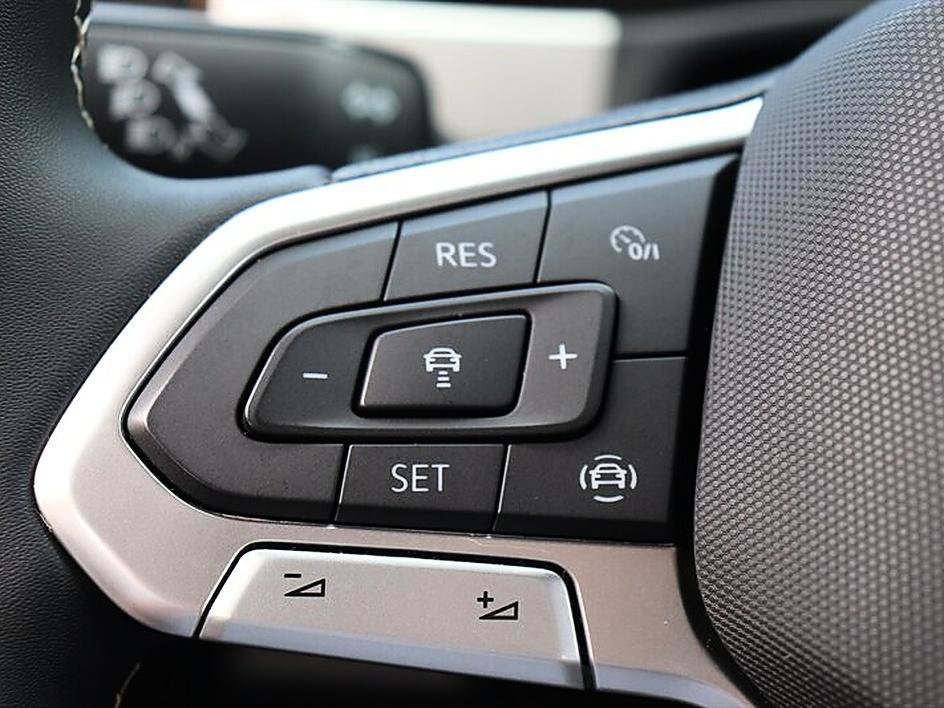 Used 2023 Volkswagen Atlas Cross Sport SE AWD/4WD image 23