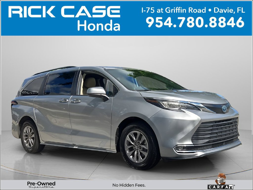 Used 2022 Toyota Sienna XLE FWD image 1