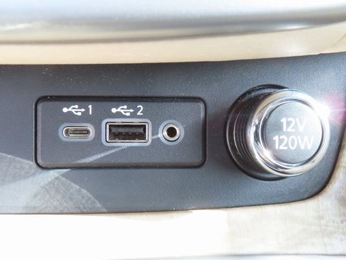 Used 2024 Nissan Murano SL image 10