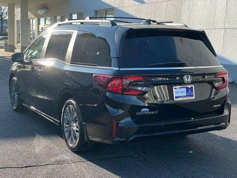 Certified 2025 Honda Odyssey Touring image 4