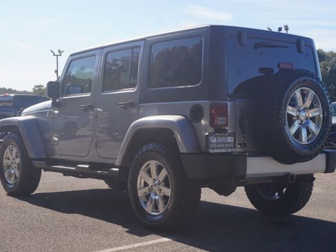 Used 2013 Jeep Wrangler Unlimited Sahara w/ Connectivity Group image 7