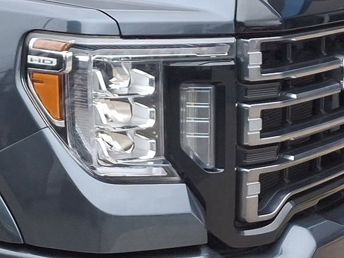 Used 2020 GMC Sierra 2500 AT4 w/ AT4 Premium Package image 9