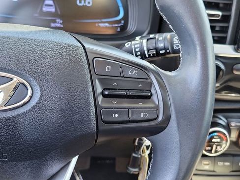 Used 2023 Hyundai Venue SEL FWD image 8