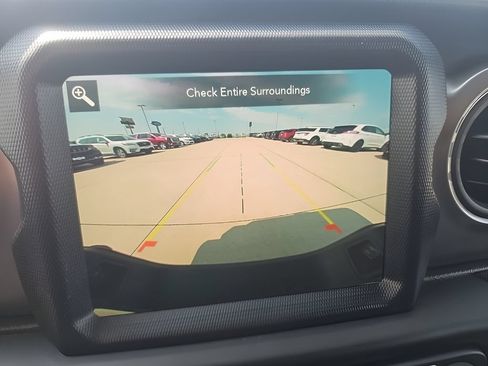 Used 2021 Jeep Gladiator Sport AWD/4WD image 19