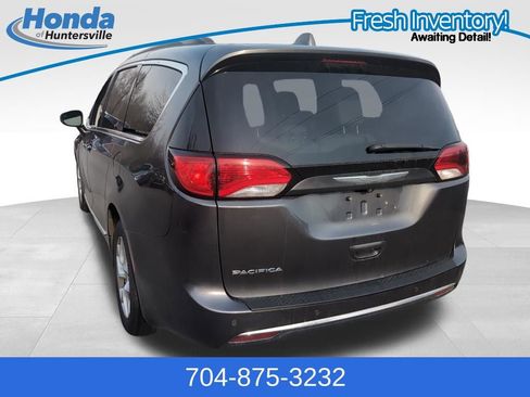 Used 2017 Chrysler Pacifica Touring-L w/ Tire & Wheel Group image 6