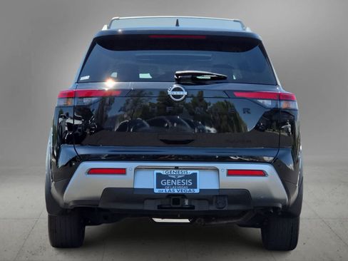 Used 2025 Nissan Pathfinder Platinum w/ Black Appearance Package FWD image 7