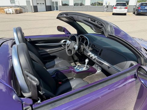 Used 2004 Chevrolet SSR w/ Preferred Equipment Group image 18