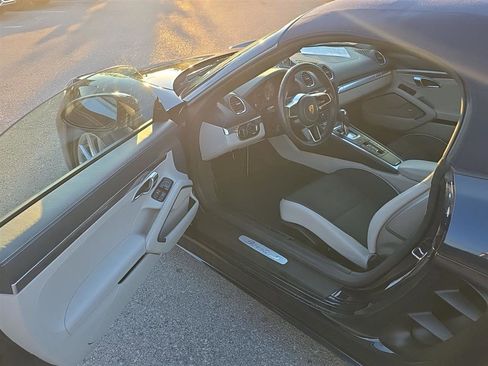 Used 2019 Porsche 718 Boxster S RWD image 10