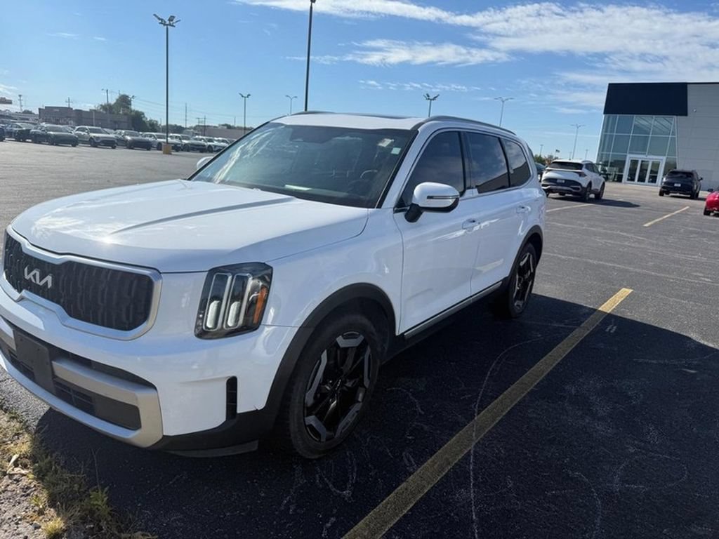 Used 2023 Kia Telluride EX FWD image 14