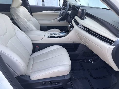 Used 2025 INFINITI QX60 Sensory w/ Vision Package AWD/4WD image 32