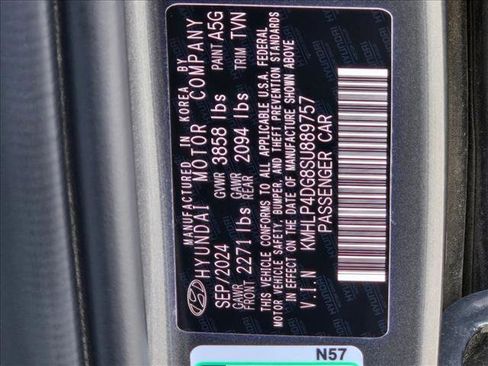 Used 2025 Hyundai Elantra Limited FWD image 28
