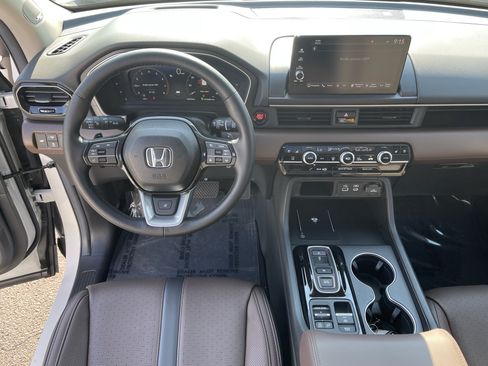 Used 2025 Honda Pilot Elite image 12