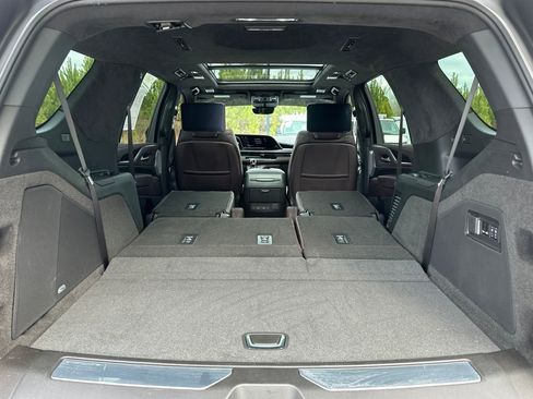 Used 2024 Cadillac Escalade V w/ LPO, ONYX Package image 36