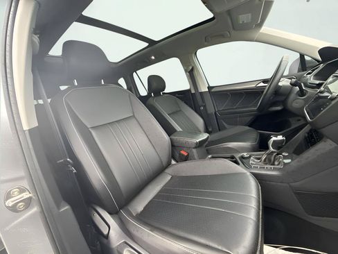 Used 2022 Volkswagen Tiguan SE w/ Panoramic Sunroof Package AWD/4WD image 25