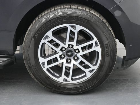 Used 2025 Ford Expedition Active image 27