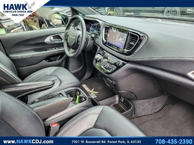 Used 2024 Chrysler Pacifica Limited FWD image 31