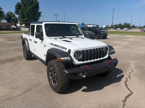Used 2026 Jeep Gladiator Rubicon w/ Steel Power Dome Hood Package AWD/4WD image 8