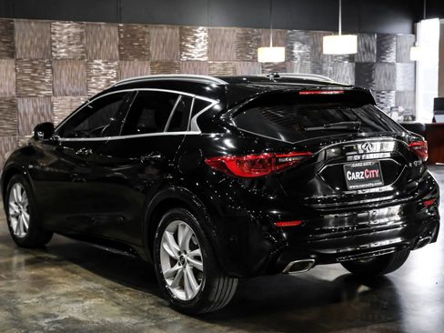 Used 2018 INFINITI QX30 Premium w/ Technology Package image 10