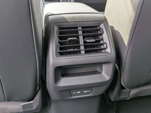 New 2026 Volkswagen Tiguan SE image 25