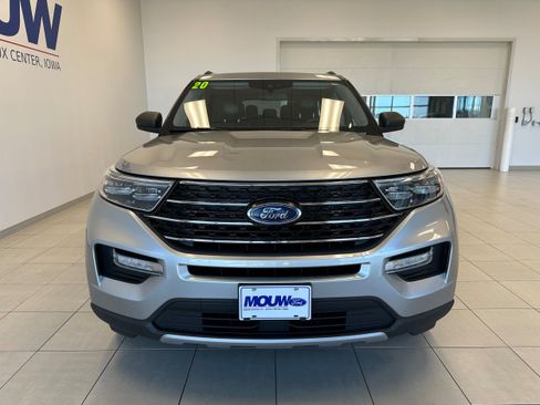 Used 2020 Ford Explorer XLT w/ Equipment Group 202A AWD/4WD image 3