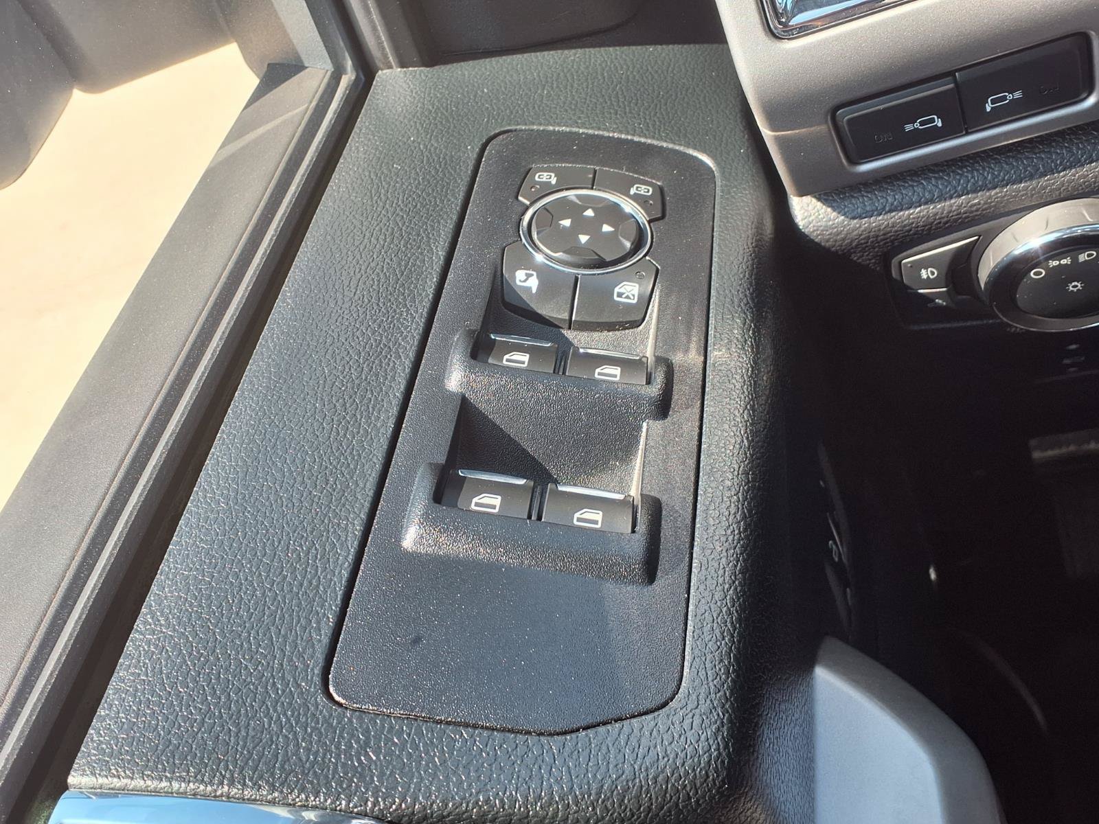 Used 2016 Ford F150 Lariat w/ Equipment Group 502A Luxury RWD image 14