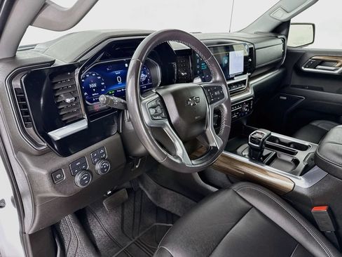 Used 2023 Chevrolet Silverado 1500 RST w/ Redline Edition AWD/4WD image 10
