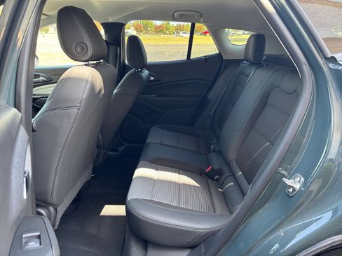 Used 2025 Chevrolet Trax LT FWD image 25
