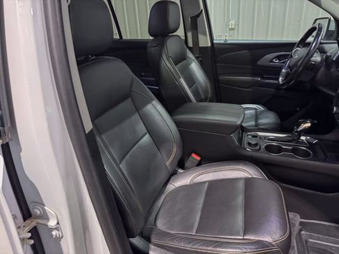 Used 2021 Chevrolet Traverse RS AWD/4WD image 26