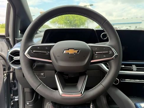 New 2025 Chevrolet Equinox EV LT AWD/4WD image 22