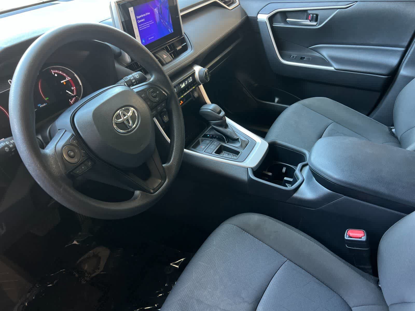 Used 2025 Toyota RAV4 XLE FWD image 12