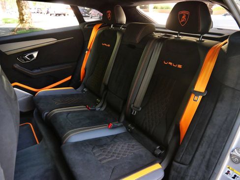 Used 2024 Lamborghini Urus Performante AWD/4WD image 6