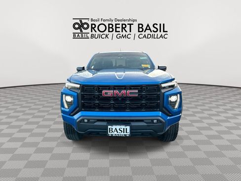 Used 2024 GMC Canyon Elevation w/ Elevation Premium Package AWD/4WD image 3