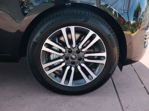 Used 2025 Land Rover Range Rover Long Wheelbase SE image 8