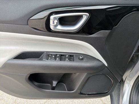 Used 2024 Jeep Compass Limited AWD/4WD image 9