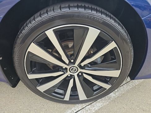 Used 2019 Nissan Altima 2.5 SR w/ SR Premium Package AWD/4WD image 2