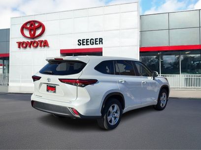 Used 2023 Toyota Highlander LE