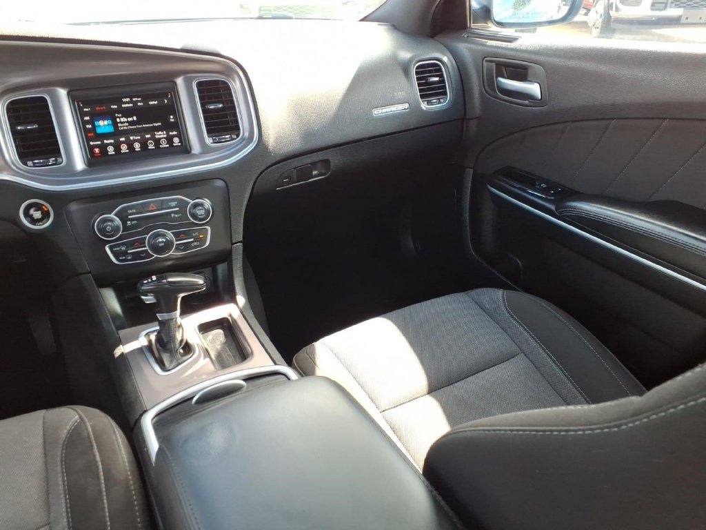 Used 2022 Dodge Charger SXT RWD image 17