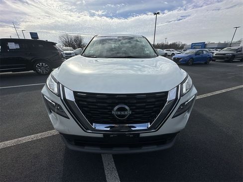 Used 2023 Nissan Rogue SV image 25