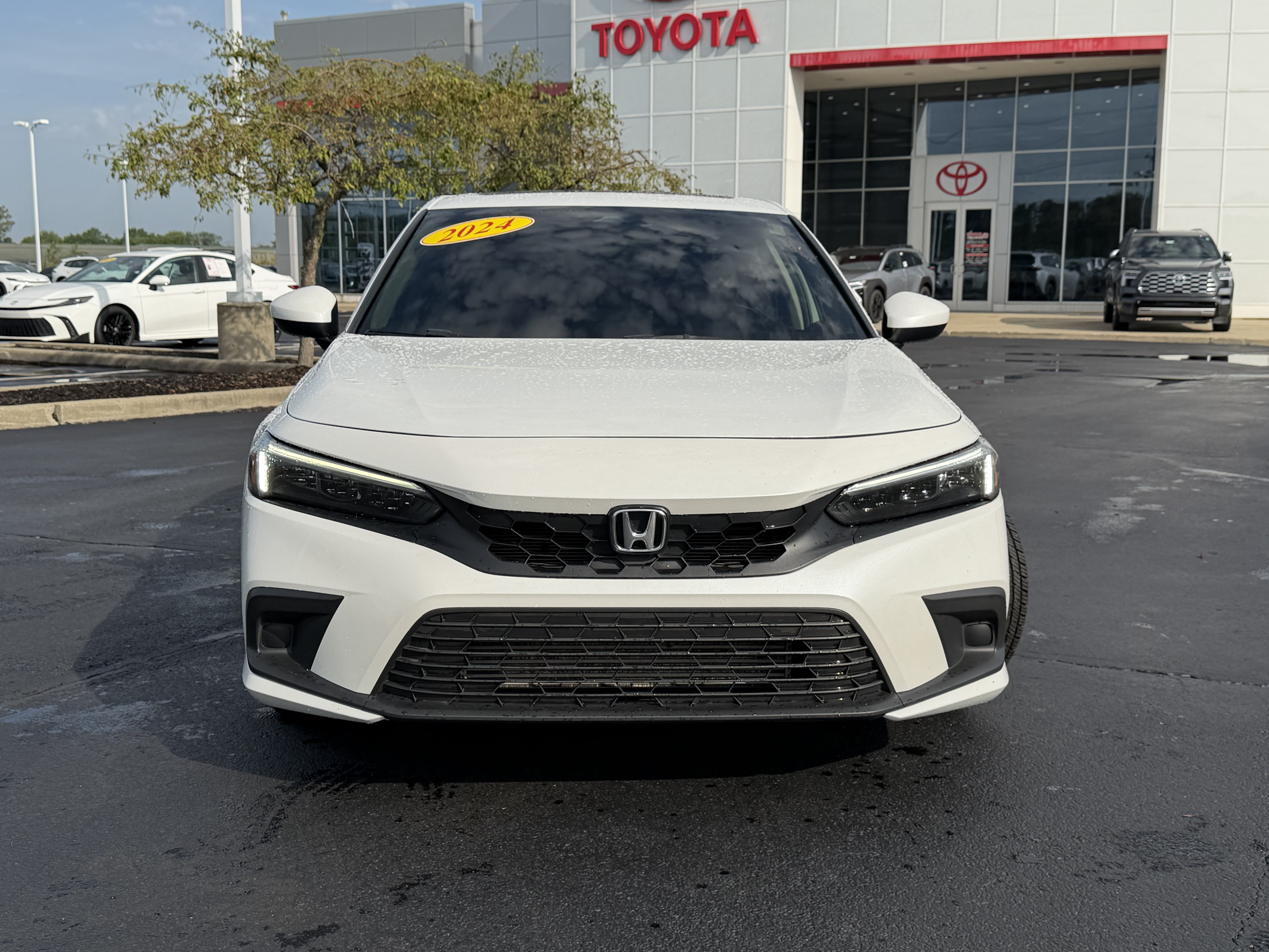 Used 2024 Honda Civic EX-L image 2
