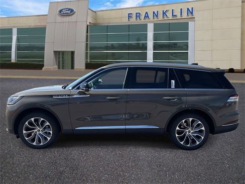 New 2025 Lincoln Aviator AWD w/ Equipment Group 101A image 4