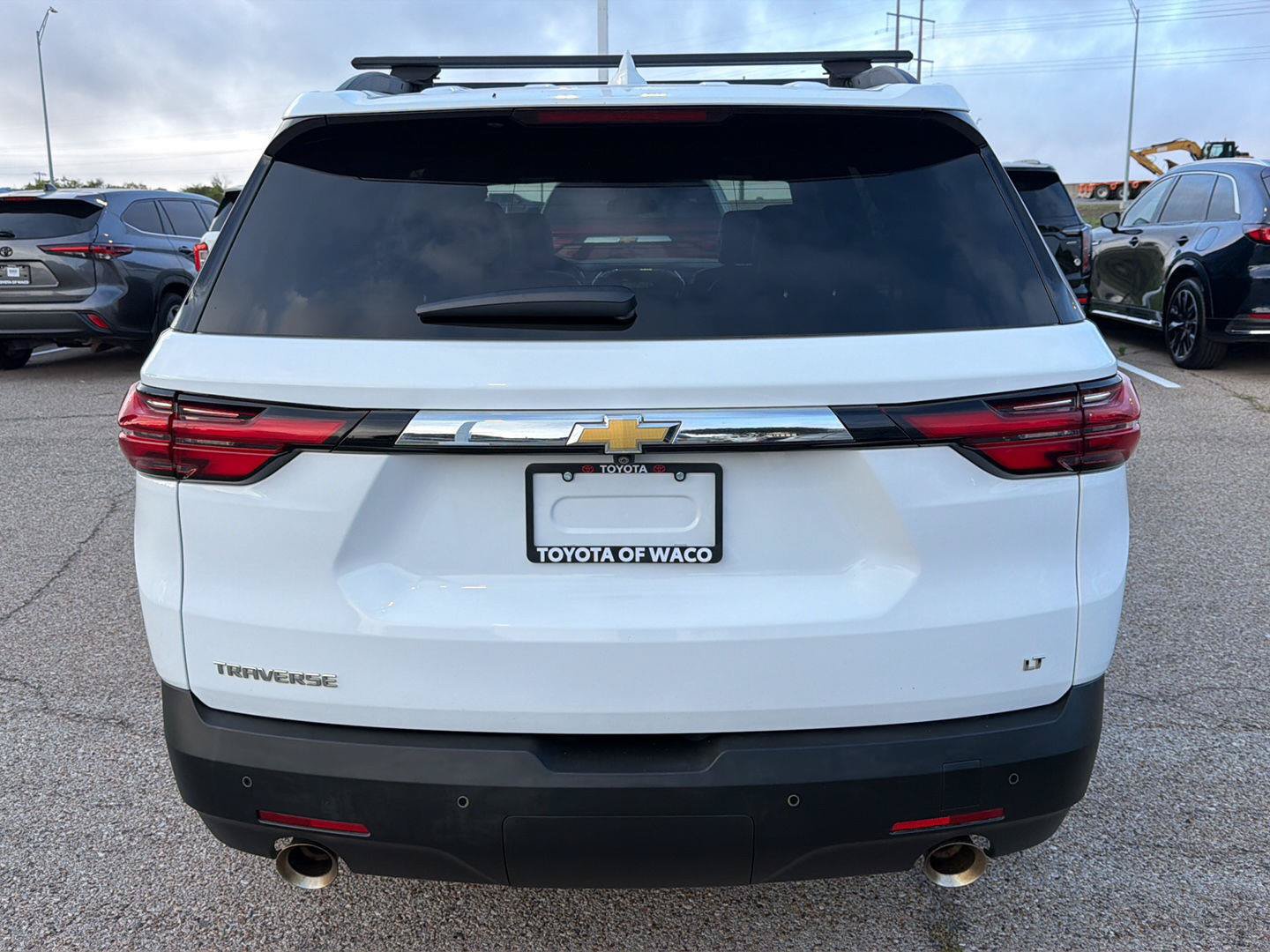 Used 2023 Chevrolet Traverse LT FWD image 4