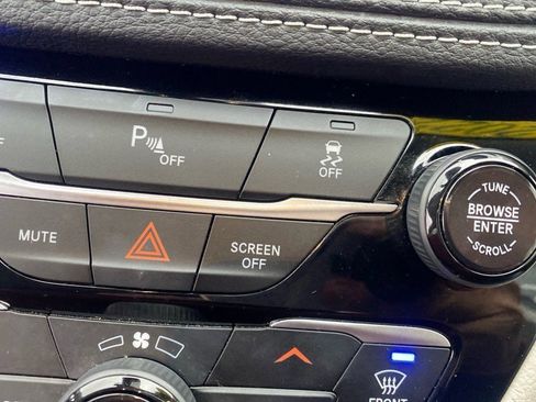 Used 2022 Chrysler Pacifica Touring-L image 13